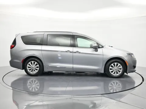 More photos of 2018 Chrysler Pacifica Touring L at Beck Nissan, FL