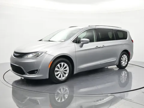 Silver 2018 Chrysler Pacifica Touring L for sale in Palatka, FL
