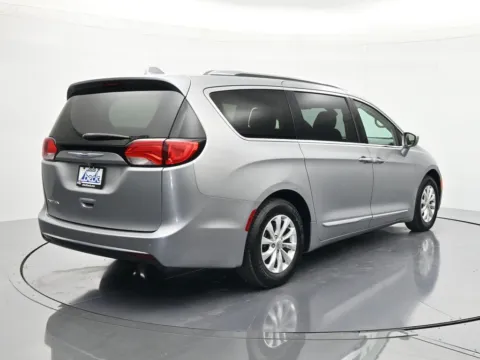More photos of 2018 Chrysler Pacifica Touring L at Beck Nissan, FL