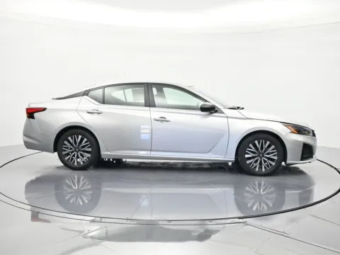 More photos of 2024 Nissan Altima 2.5 SV at Beck Nissan, FL