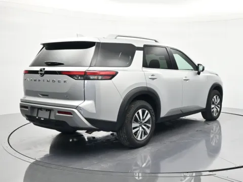 More photos of 2025 Nissan Pathfinder SL at Beck Nissan, FL
