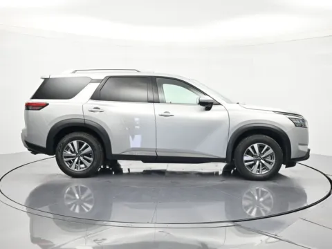 More photos of 2025 Nissan Pathfinder SL at Beck Nissan, FL