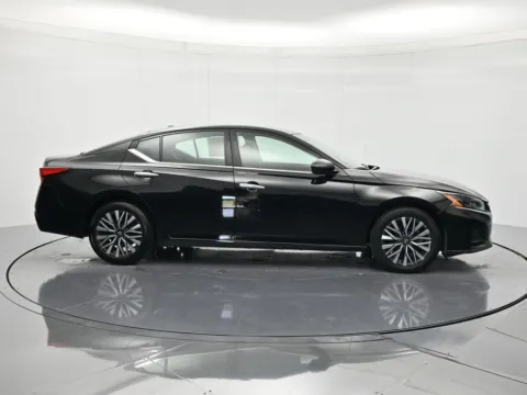 More photos of 2024 Nissan Altima 2.5 SV at Beck Nissan, FL