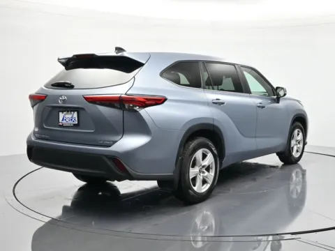 More photos of 2023 Toyota Highlander LE at Beck Nissan, FL