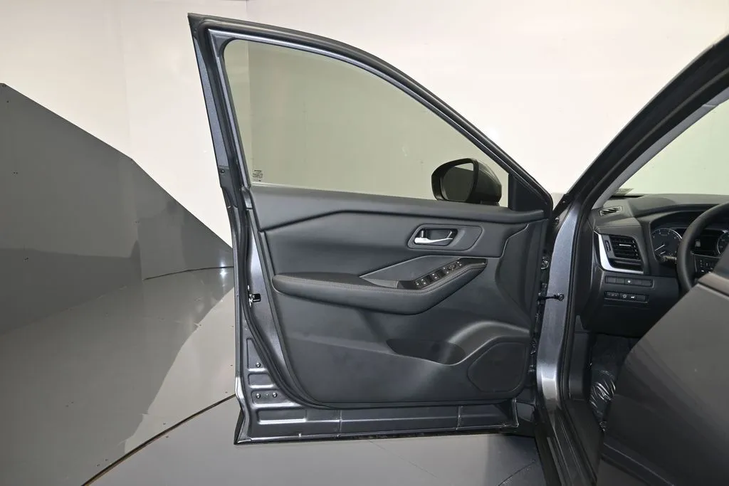 2026 Nissan Rogue SV - Photo 10
