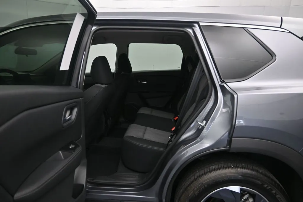 2026 Nissan Rogue SV - Photo 22