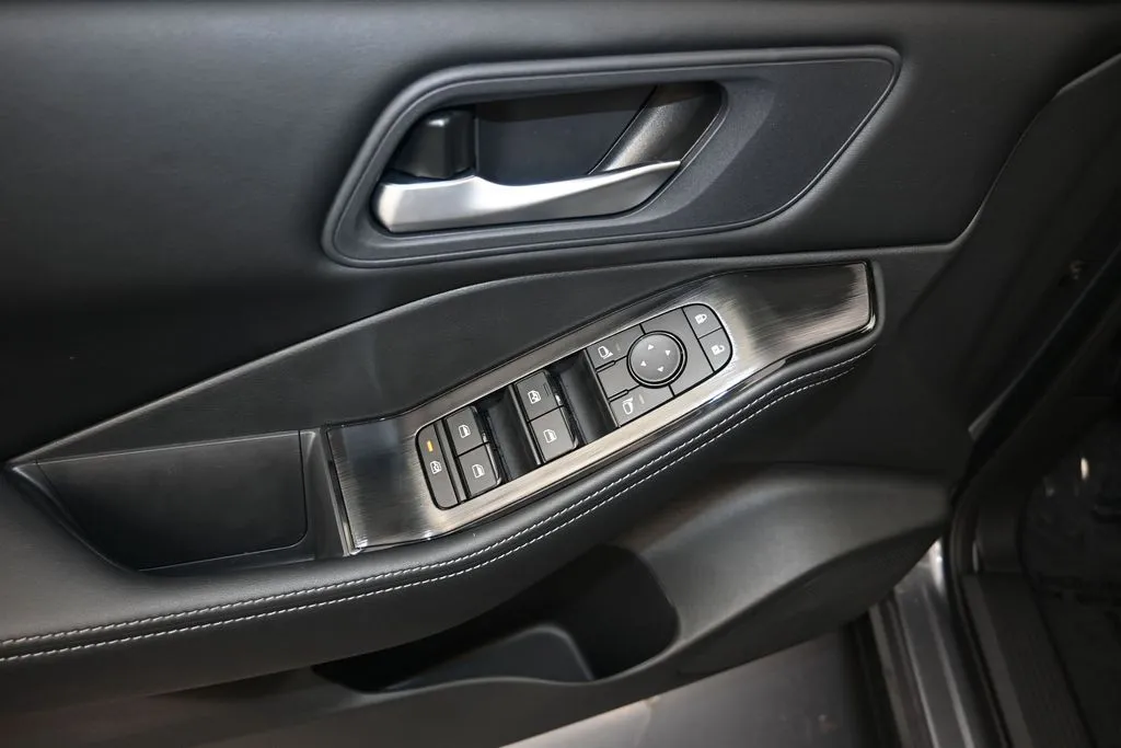 2026 Nissan Rogue SV - Photo 11
