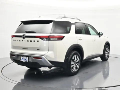 More photos of 2022 Nissan Pathfinder SL at Beck Nissan, FL