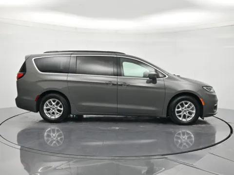More photos of 2022 Chrysler Pacifica Touring L at Beck Nissan, FL