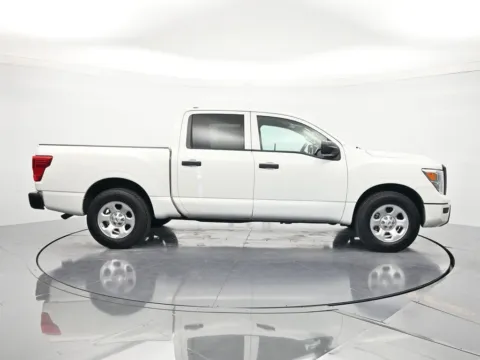 More photos of 2022 Nissan Titan S at Beck Nissan, FL