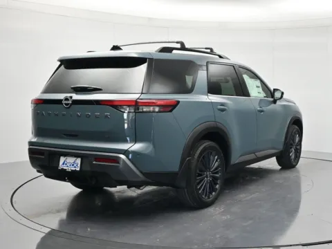 More photos of 2026 Nissan Pathfinder SL at Beck Nissan, FL