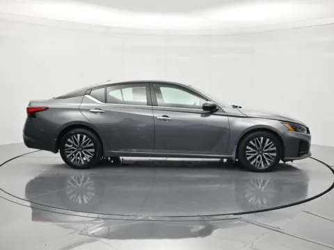 More photos of 2024 Nissan Altima 2.5 SV at Beck Nissan, FL
