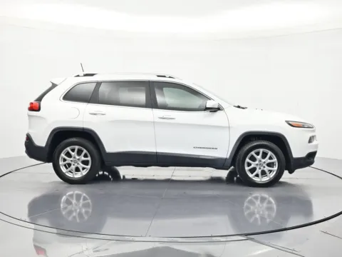 More photos of 2016 Jeep Cherokee Latitude at Beck Nissan, FL