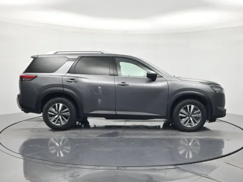 More photos of 2025 Nissan Pathfinder SL at Beck Nissan, FL