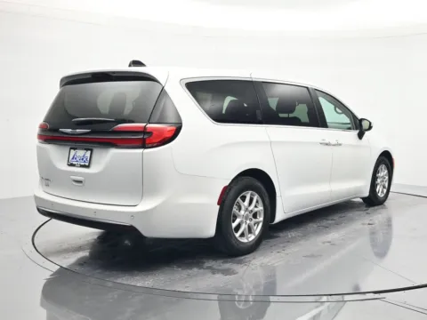 More photos of 2023 Chrysler Pacifica Touring L at Beck Nissan, FL