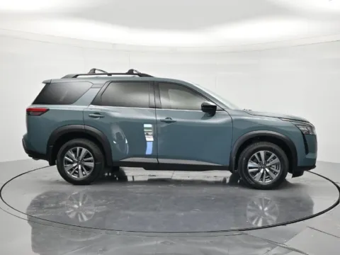 More photos of 2026 Nissan Pathfinder SL at Beck Nissan, FL