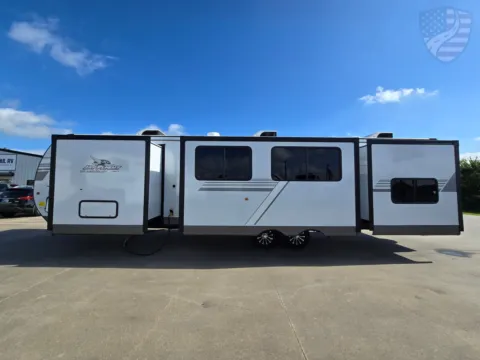 More photos of 2027 Jayco Jay Flight 325BHT at Liberty Trail RV - Sulphur Springs, TX