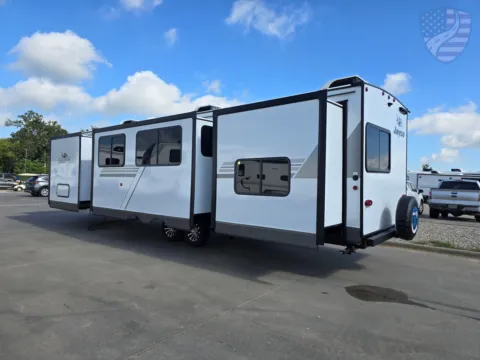 More photos of 2027 Jayco Jay Flight 325BHT at Liberty Trail RV - Sulphur Springs, TX
