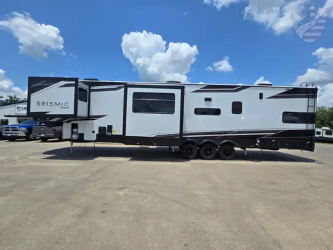 Another view of 2027 Jayco Siesmic 399 for sale in Sulphur Springs, TX at Liberty Trail RV - Sulphur Springs