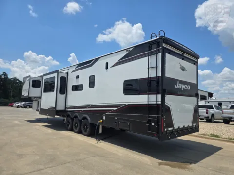 More photos of 2027 Jayco Siesmic 399 at Liberty Trail RV - Sulphur Springs, TX