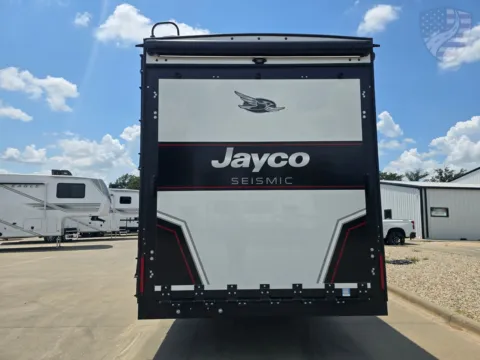 More photos of 2027 Jayco Siesmic 399 at Liberty Trail RV - Sulphur Springs, TX