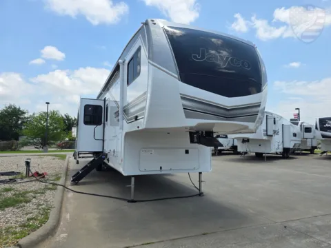 Photos of 2027 Jayco Eagle 367TBTS for sale in Sulphur Springs, TX at Liberty Trail RV - Sulphur Springs