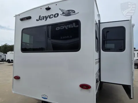 More photos of 2027 Jayco Eagle Sle 30RLT at Liberty Trail RV - Sulphur Springs, TX