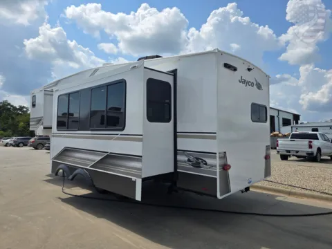 More photos of 2027 Jayco Eagle Sle 28RKS at Liberty Trail RV - Sulphur Springs, TX