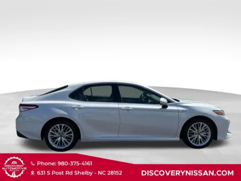 More photos of 2018 Toyota Camry Hybrid XLE at Discovery Nissan, NC