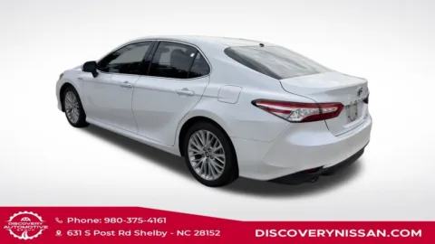 More photos of 2018 Toyota Camry Hybrid XLE at Discovery Nissan, NC