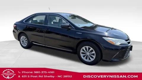 More photos of 2017 Toyota Camry Hybrid LE at Discovery Nissan, NC