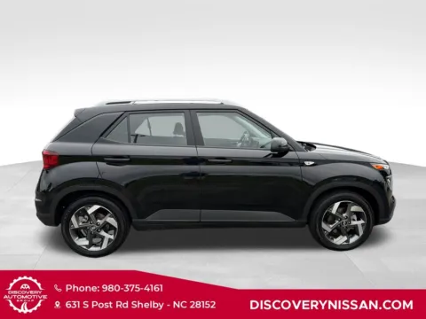 More photos of 2025 Hyundai Venue SEL at Discovery Nissan, NC