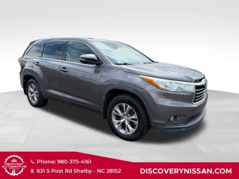 More photos of 2015 Toyota Highlander XLE V6 at Discovery Nissan, NC