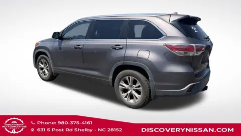 More photos of 2015 Toyota Highlander XLE V6 at Discovery Nissan, NC