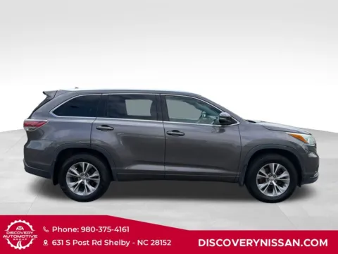 More photos of 2015 Toyota Highlander XLE V6 at Discovery Nissan, NC