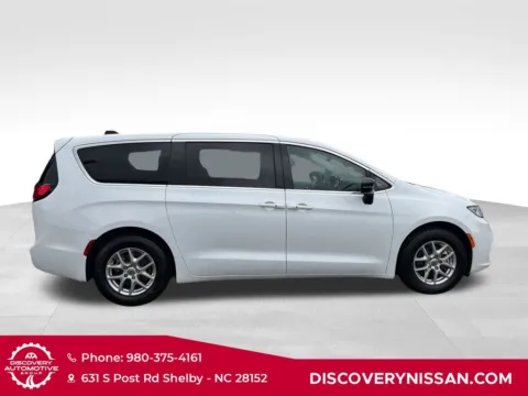 More photos of 2024 Chrysler Pacifica Touring L at Discovery Nissan, NC