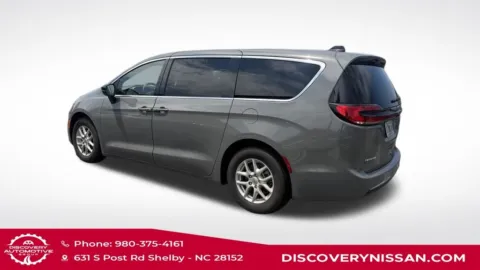 More photos of 2025 Chrysler Pacifica Select at Discovery Nissan, NC