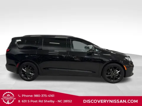 More photos of 2025 Chrysler Pacifica Limited at Discovery Nissan, NC