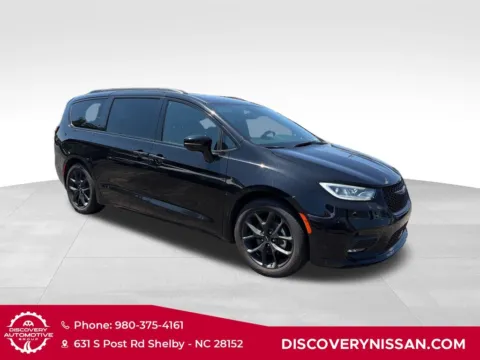 More photos of 2025 Chrysler Pacifica Limited at Discovery Nissan, NC