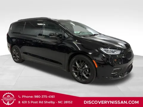 More photos of 2025 Chrysler Pacifica Limited at Discovery Nissan, NC