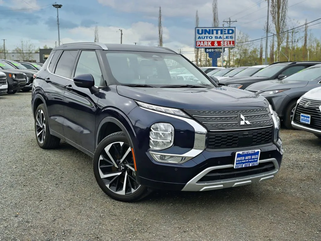 2023 Mitsubishi Outlander SEL S-AWC's photo