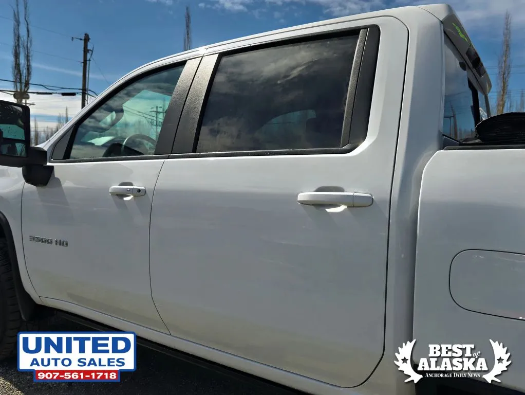 Chevrolet 3500HD photo 24