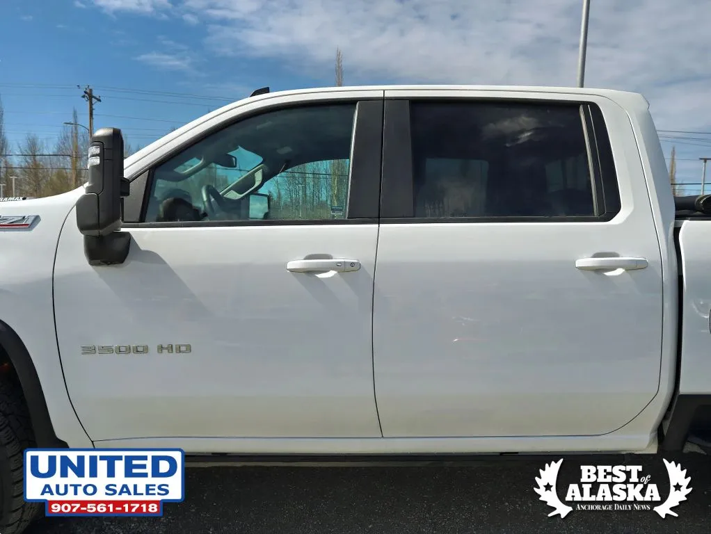 Chevrolet 3500HD photo 23
