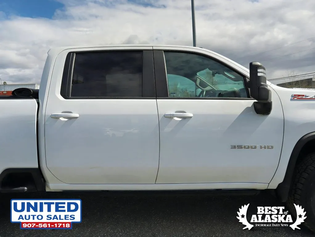 Chevrolet 3500HD photo 21