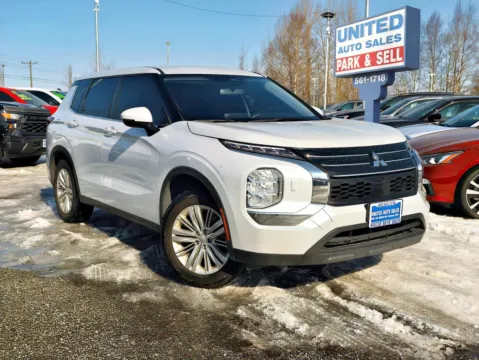 White 2024 Mitsubishi Outlander ES Sport Utility 4D for sale in Anchorage, AK