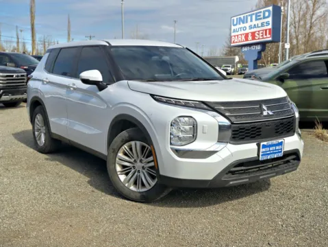 White 2024 Mitsubishi Outlander ES Sport Utility 4D for sale in Anchorage, AK