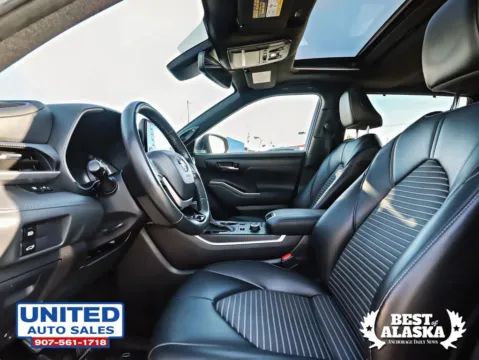 Silver 2022 Toyota Highlander XSE Sport Utility 4D for sale in Anchorage, AK