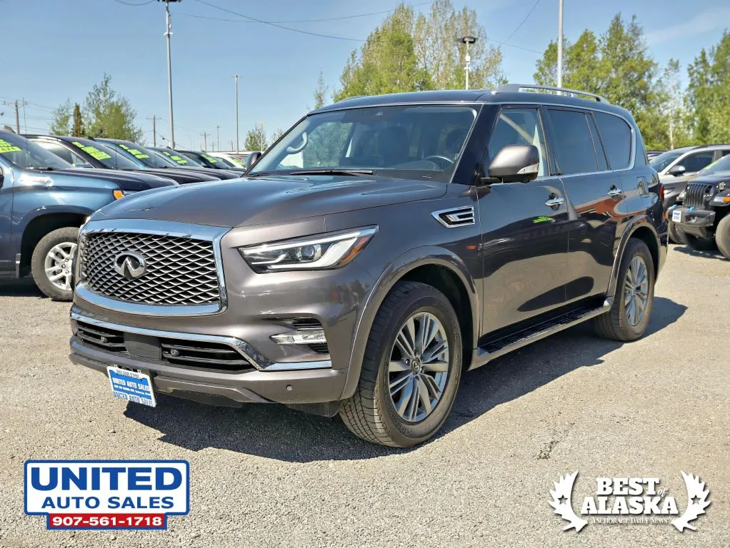 Infiniti QX80 photo 2