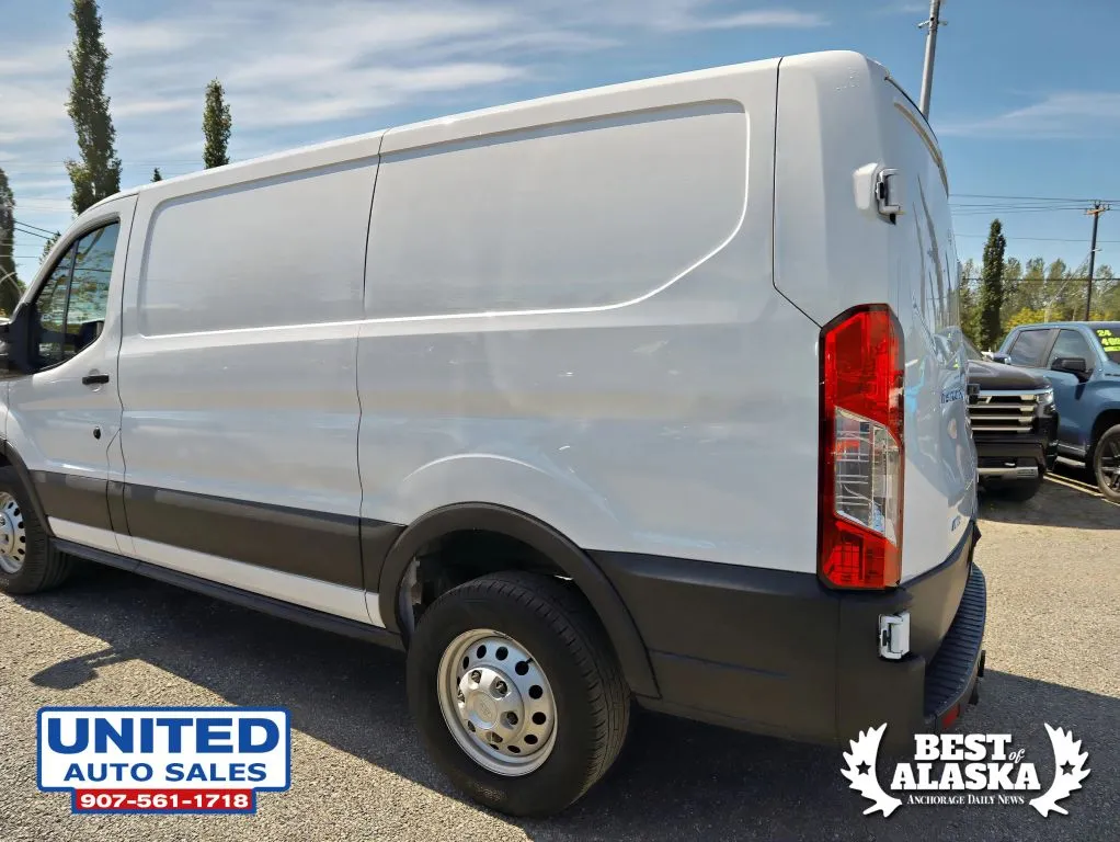 Ford Transit-250 photo 21