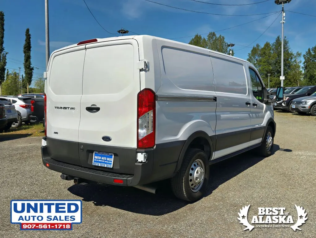 Ford Transit-250 photo 9